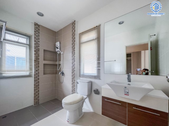 *****บ้านเดี่ยวมือสองย่านนนทบุรีฯ ม.ไลฟ์บางกอกบูเลอวาร์ด ราชพฤกษ์-รัตนาธิเบศร์ เนื้อที่กว้างขวางมากถึง 63 ตร.ว.  ฟังก์ชัน 3 ห้องนอน 3 ห้องน้ำ ที่จอดรถ 2 คัน บนทำเลแห่งการเดินทาง ใกล้รถไฟฟ้าสายสีม่วง "สถานีท่าอิฐ" เชื่อมต่อถนนราชพฤกษ์